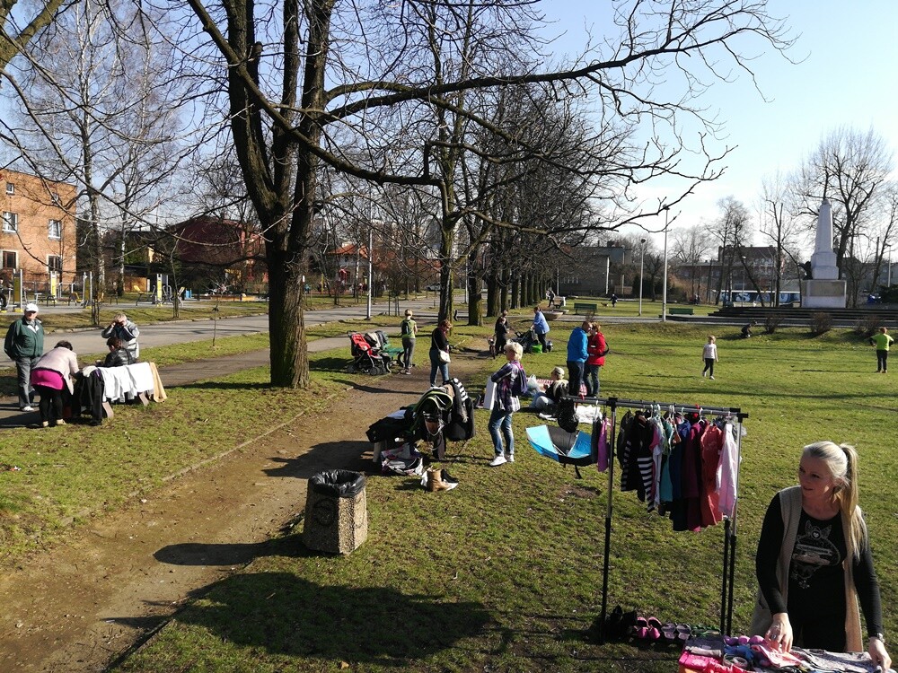 Do Kochłowic wróciły Targi Garażowe! W ostatni weekend odbyło się pierwsze spotkanie z cyklu.Organizatorem wyprzedaży jest lokalne stowarzyszenie „Lepsze Kochłowice. Lepsza Ruda Śląska.”