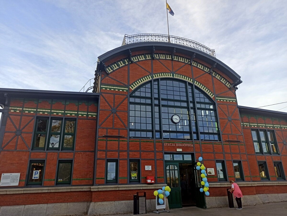 Stacja Biblioteka w Rudzie Śląskiej zachęca: Złap pociąg do książek! W środę, 20 października, w gmachu Stacji Biblioteka w Rudzie Śląskiej-Chebziu zorganizowano Targi Śląskiej Książki. Wydarzenie to zwieńczyło tegoroczną edycję Kakauszale - Festu Literackiego. Byliście?