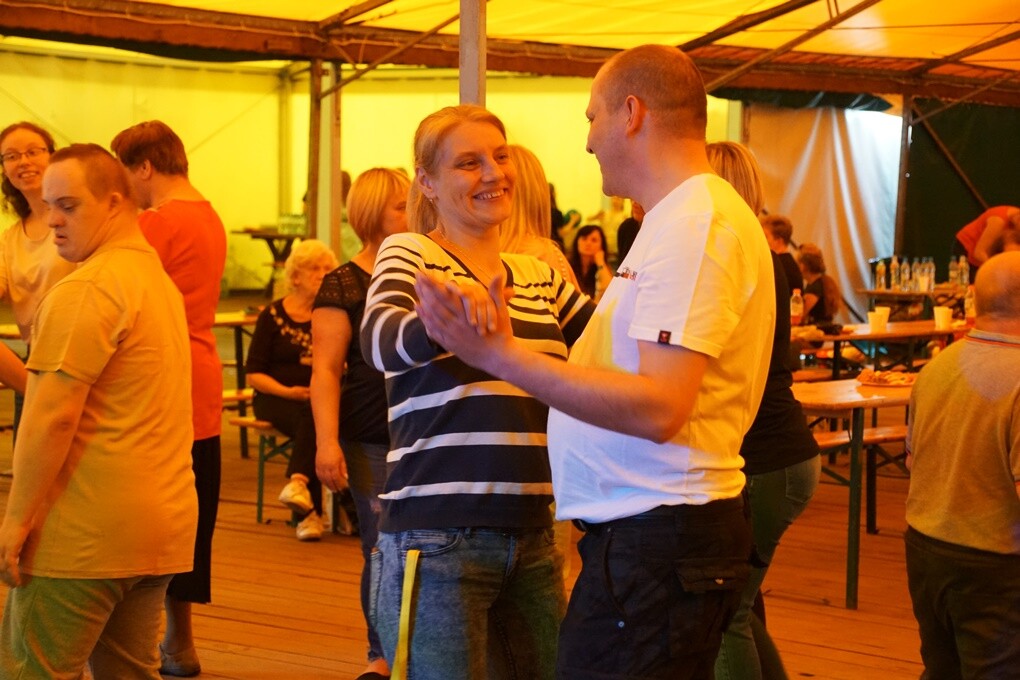 Taniec, muzyka i mnóstwo dobrej zabawy! Tak było na "Pikniku Integracyjnym” Rudzkiego Zakładu Aktywności Zawodowej, który odbył się na stadionie "Grunwald” w Halembie. Impreza zorganizowana została w ramach Tygodnia Godności Osób Niepełnosprawnych.