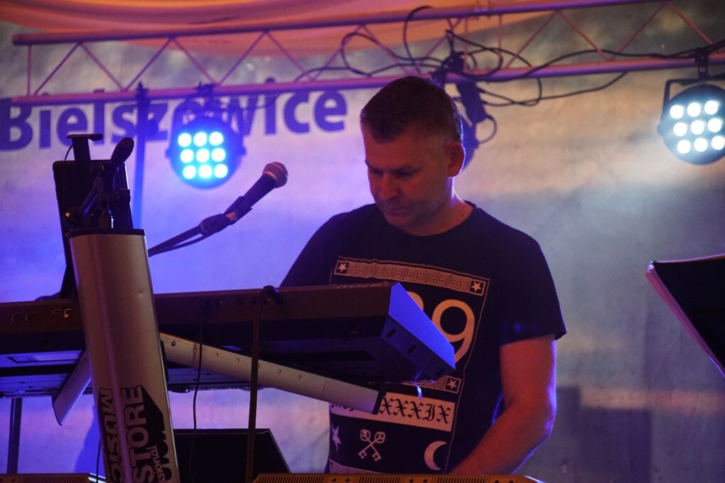 Taniec, muzyka i mnóstwo dobrej zabawy! Tak było na "Pikniku Integracyjnym” Rudzkiego Zakładu Aktywności Zawodowej, który odbył się na stadionie "Grunwald” w Halembie. Impreza zorganizowana została w ramach Tygodnia Godności Osób Niepełnosprawnych.