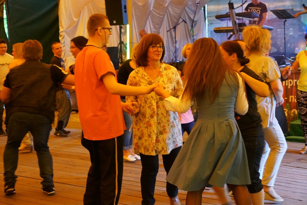 Taniec, muzyka i mnóstwo dobrej zabawy! Tak było na "Pikniku Integracyjnym” Rudzkiego Zakładu Aktywności Zawodowej, który odbył się na stadionie "Grunwald” w Halembie. Impreza zorganizowana została w ramach Tygodnia Godności Osób Niepełnosprawnych.