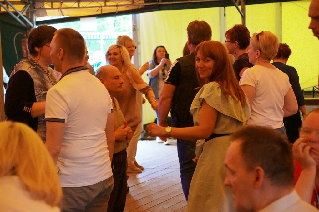 Taniec, muzyka i mnóstwo dobrej zabawy! Tak było na "Pikniku Integracyjnym” Rudzkiego Zakładu Aktywności Zawodowej, który odbył się na stadionie "Grunwald” w Halembie. Impreza zorganizowana została w ramach Tygodnia Godności Osób Niepełnosprawnych.