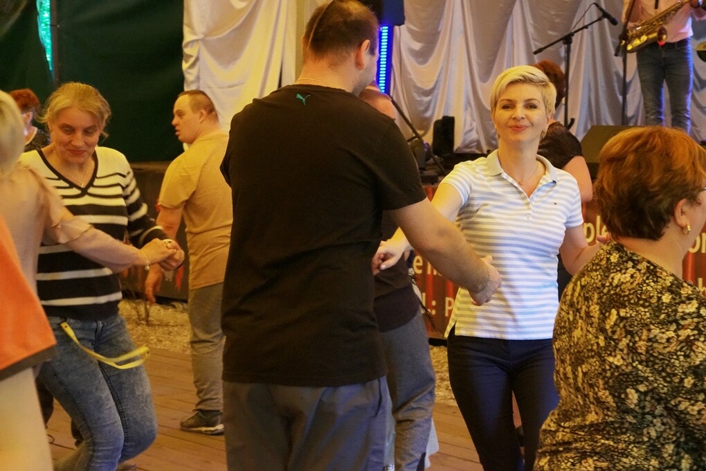 Taniec, muzyka i mnóstwo dobrej zabawy! Tak było na "Pikniku Integracyjnym” Rudzkiego Zakładu Aktywności Zawodowej, który odbył się na stadionie "Grunwald” w Halembie. Impreza zorganizowana została w ramach Tygodnia Godności Osób Niepełnosprawnych.