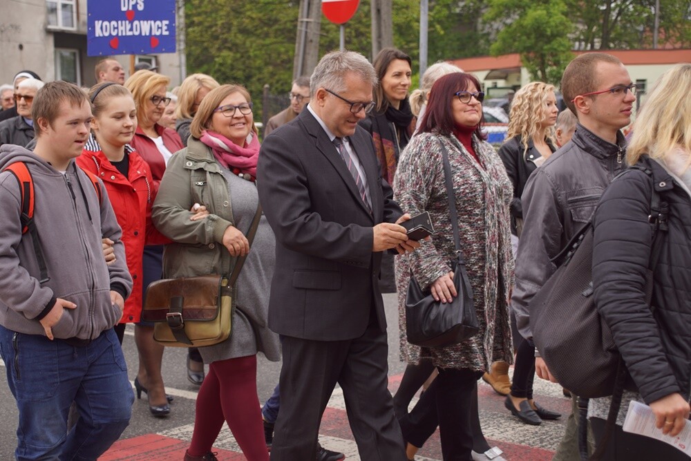 Dzisiaj klucze do Rudy Śląskiej znalazły się w posiadaniu osób niepełnosprawnych. Już po raz szesnasty w naszym mieście uroczyście zainaugurowano w ten sposób Tydzień Godności Osób Niepełnosprawnych.