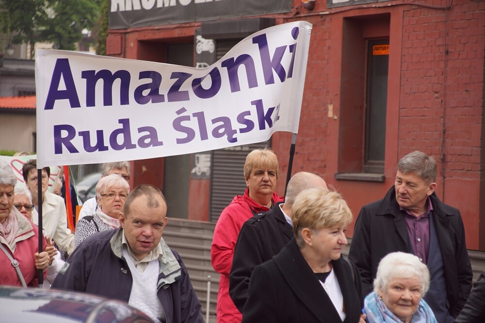 Dzisiaj klucze do Rudy Śląskiej znalazły się w posiadaniu osób niepełnosprawnych. Już po raz szesnasty w naszym mieście uroczyście zainaugurowano w ten sposób Tydzień Godności Osób Niepełnosprawnych.