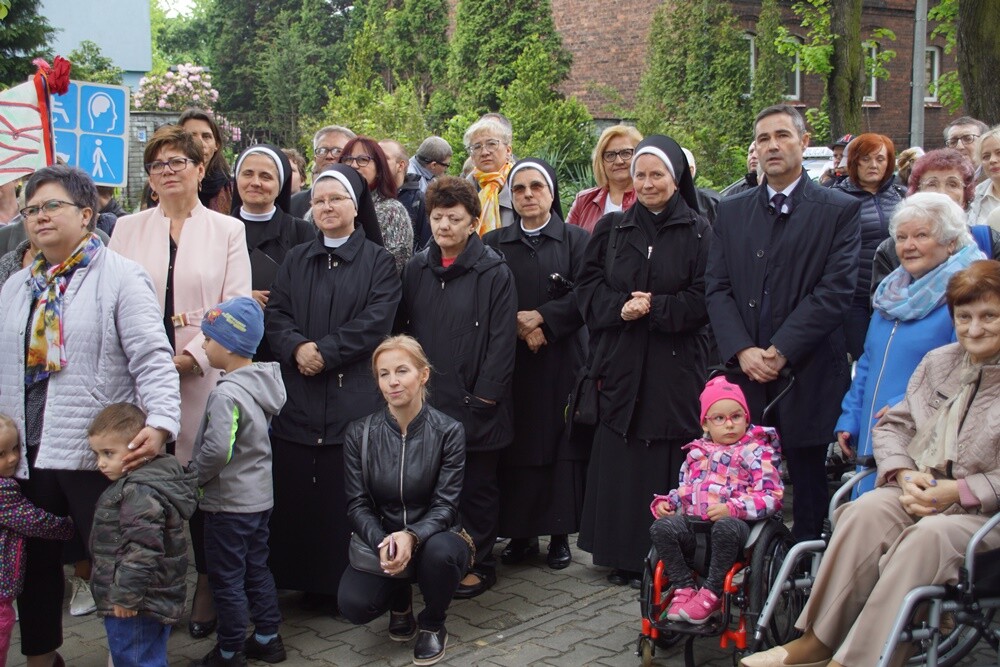Dzisiaj klucze do Rudy Śląskiej znalazły się w posiadaniu osób niepełnosprawnych. Już po raz szesnasty w naszym mieście uroczyście zainaugurowano w ten sposób Tydzień Godności Osób Niepełnosprawnych.