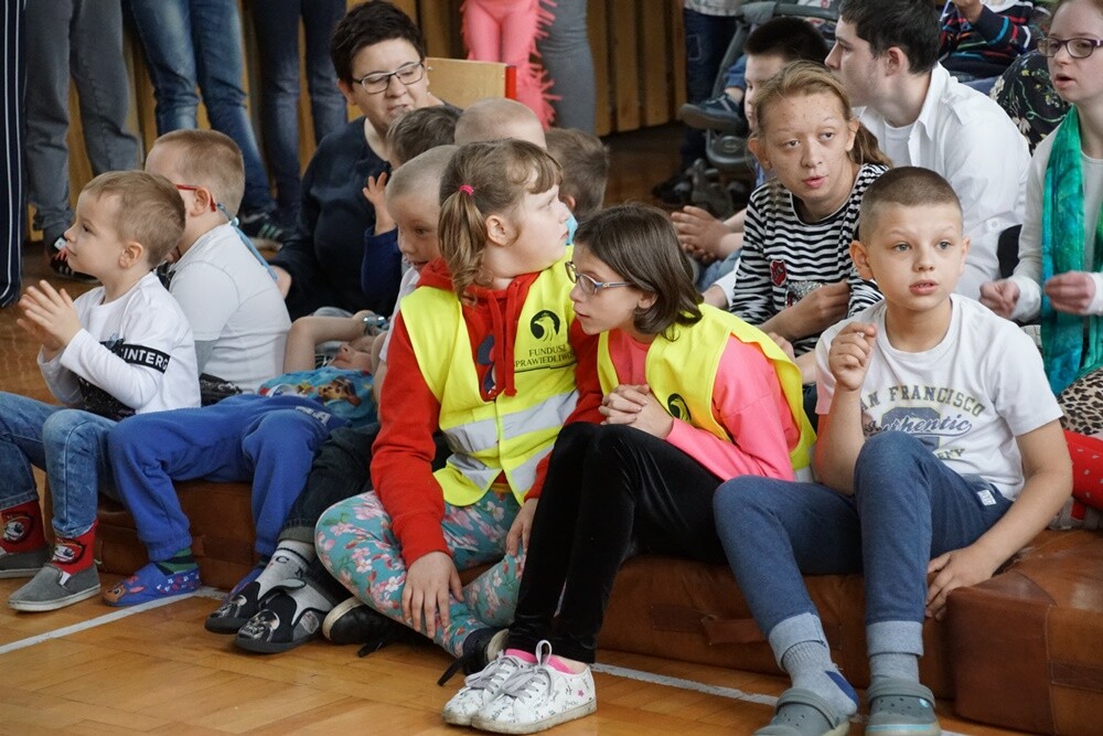 Tydzień Godności Osób Niepełnosprawnych trwa. Dzisiaj świętowała Szkoła Podstawowa nr 12 Specjalna im. św. Łukasza. Odbył się także Turniej Bowlingowy przygotowany Dom Pomocy Społecznej w Kochłowicach.