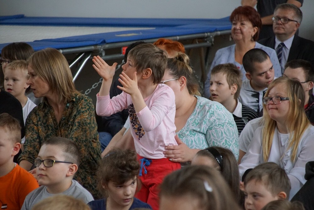 Tydzień Godności Osób Niepełnosprawnych trwa. Dzisiaj świętowała Szkoła Podstawowa nr 12 Specjalna im. św. Łukasza. Odbył się także Turniej Bowlingowy przygotowany Dom Pomocy Społecznej w Kochłowicach.