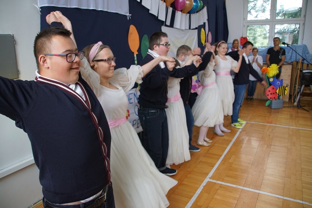 Tydzień Godności Osób Niepełnosprawnych trwa. Dzisiaj świętowała Szkoła Podstawowa nr 12 Specjalna im. św. Łukasza. Odbył się także Turniej Bowlingowy przygotowany Dom Pomocy Społecznej w Kochłowicach.