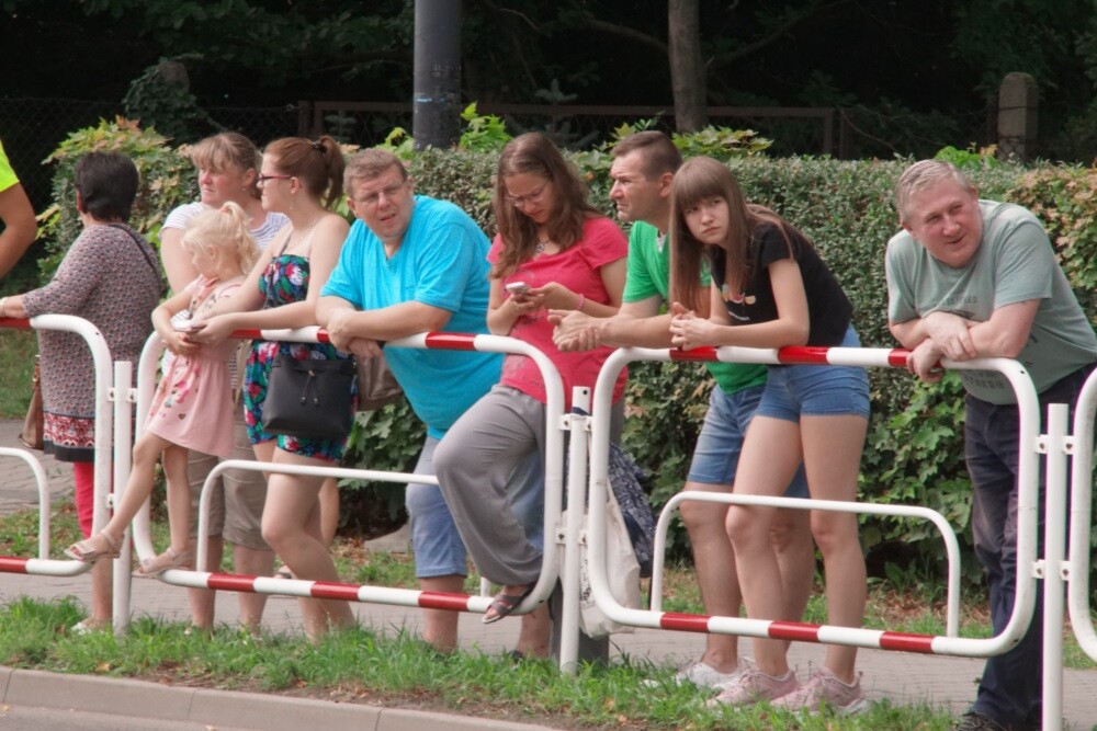 Dzisiaj przez Rudę Śląską przejechał jeden z największych światowych wyścigów kolarskich - Tour de Pologne. Nasze miasto znalazło się na trasie III etapu, wiodącego ze Stadionu Śląskiego do Zabrza. Mieszkańcy tłumnie kibicowali kolarzom. Niestety wyścig zakończył się tragicznie.