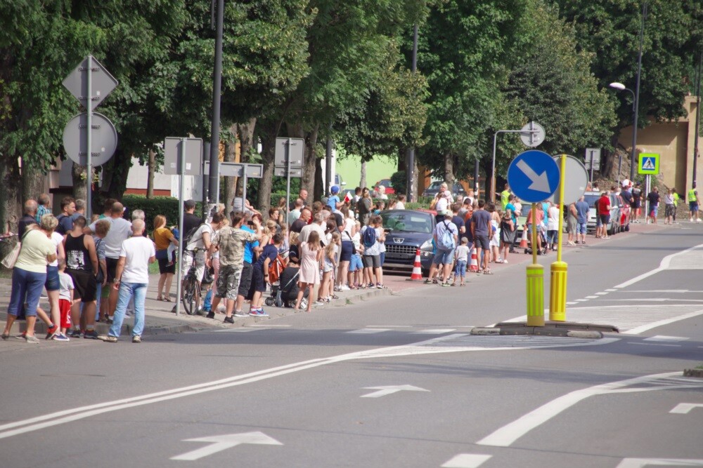 Dzisiaj przez Rudę Śląską przejechał jeden z największych światowych wyścigów kolarskich - Tour de Pologne. Nasze miasto znalazło się na trasie III etapu, wiodącego ze Stadionu Śląskiego do Zabrza. Mieszkańcy tłumnie kibicowali kolarzom. Niestety wyścig zakończył się tragicznie.