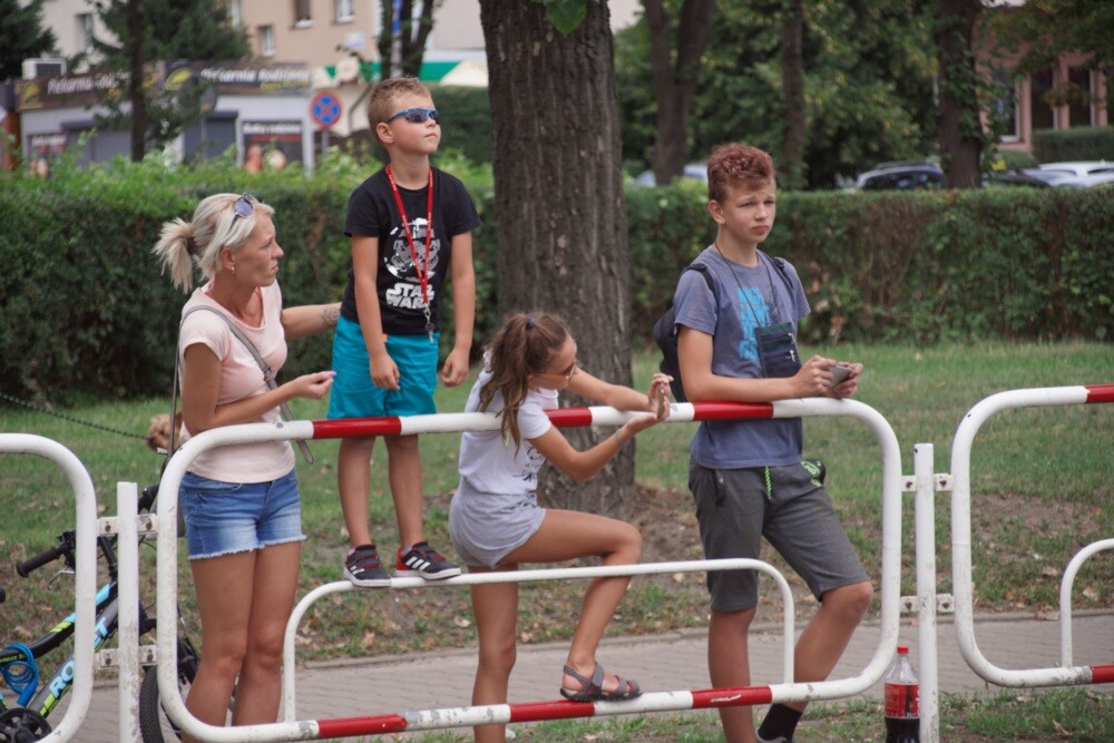 Dzisiaj przez Rudę Śląską przejechał jeden z największych światowych wyścigów kolarskich - Tour de Pologne. Nasze miasto znalazło się na trasie III etapu, wiodącego ze Stadionu Śląskiego do Zabrza. Mieszkańcy tłumnie kibicowali kolarzom. Niestety wyścig zakończył się tragicznie.