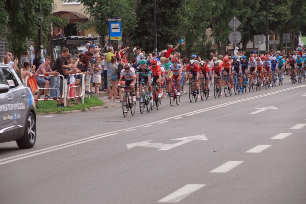 Dzisiaj przez Rudę Śląską przejechał jeden z największych światowych wyścigów kolarskich - Tour de Pologne. Nasze miasto znalazło się na trasie III etapu, wiodącego ze Stadionu Śląskiego do Zabrza. Mieszkańcy tłumnie kibicowali kolarzom. Niestety wyścig zakończył się tragicznie.