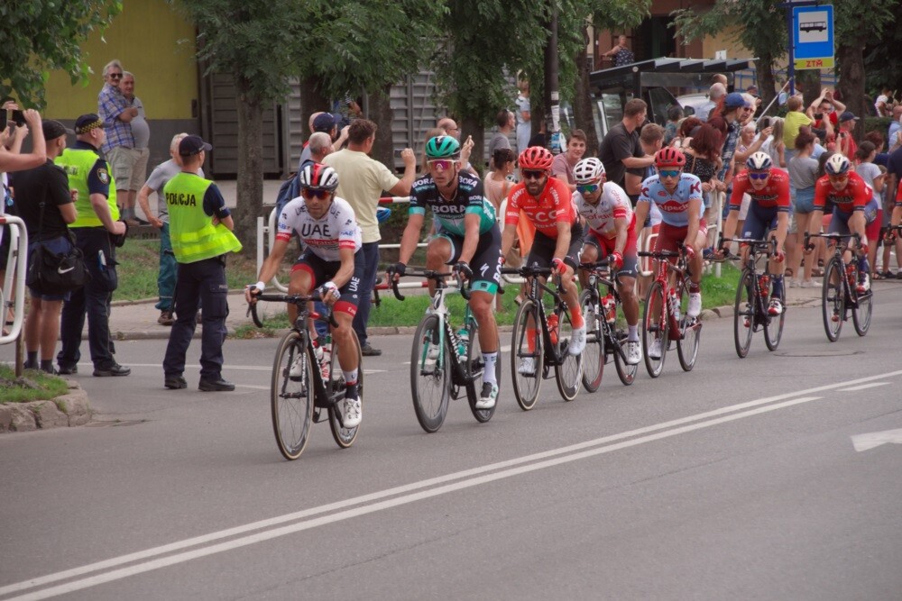 Dzisiaj przez Rudę Śląską przejechał jeden z największych światowych wyścigów kolarskich - Tour de Pologne. Nasze miasto znalazło się na trasie III etapu, wiodącego ze Stadionu Śląskiego do Zabrza. Mieszkańcy tłumnie kibicowali kolarzom. Niestety wyścig zakończył się tragicznie.