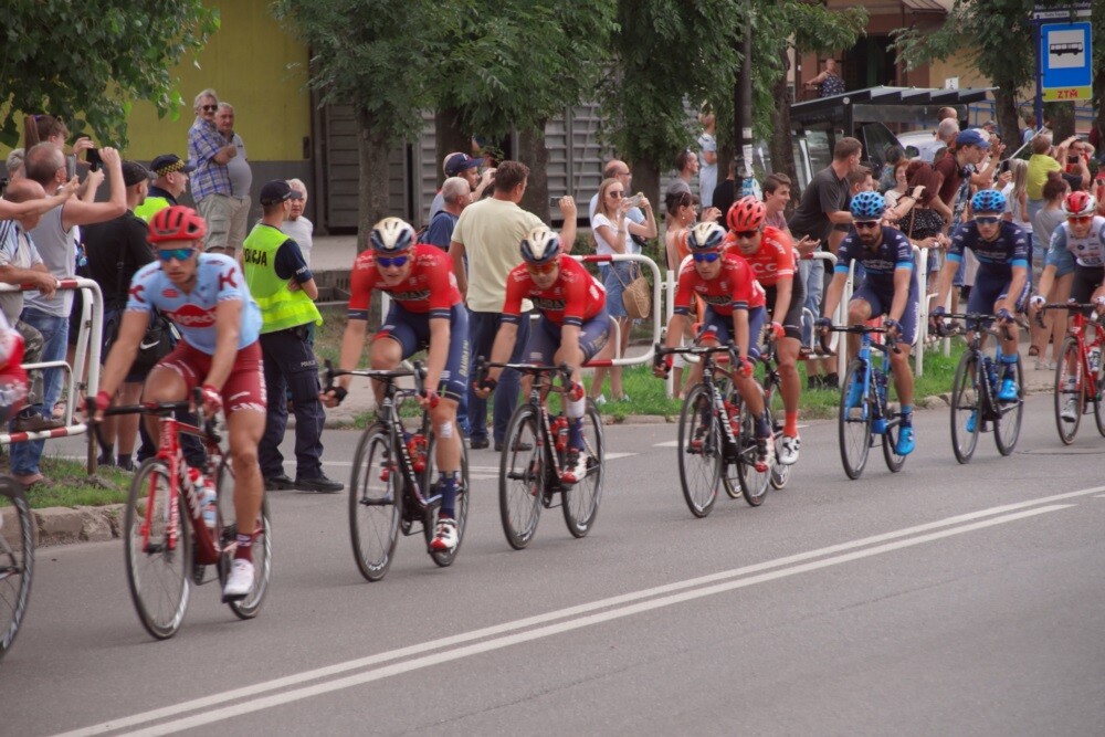 Dzisiaj przez Rudę Śląską przejechał jeden z największych światowych wyścigów kolarskich - Tour de Pologne. Nasze miasto znalazło się na trasie III etapu, wiodącego ze Stadionu Śląskiego do Zabrza. Mieszkańcy tłumnie kibicowali kolarzom. Niestety wyścig zakończył się tragicznie.