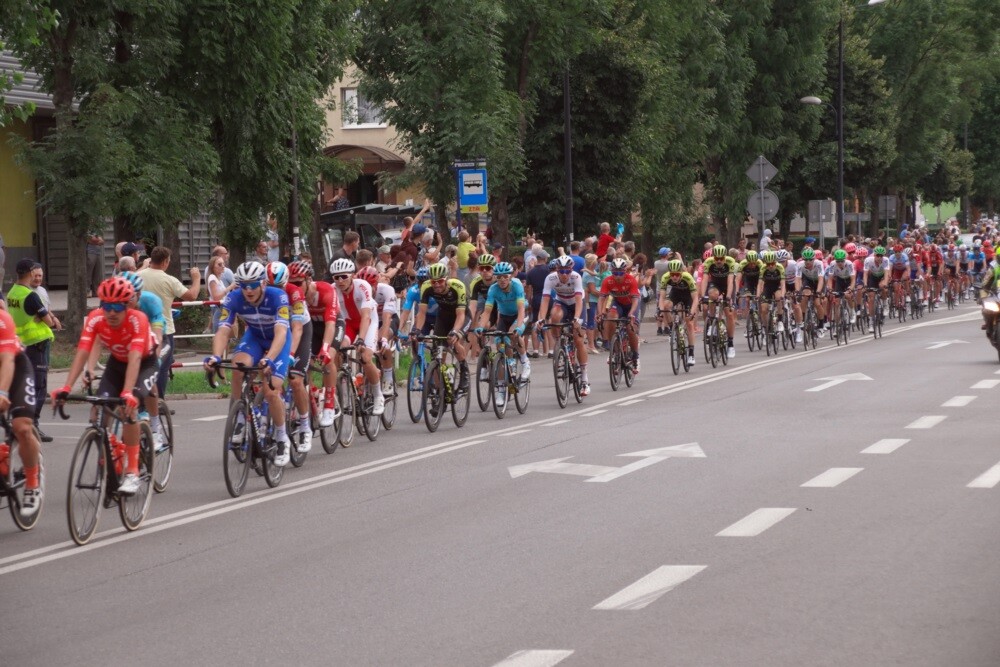Dzisiaj przez Rudę Śląską przejechał jeden z największych światowych wyścigów kolarskich - Tour de Pologne. Nasze miasto znalazło się na trasie III etapu, wiodącego ze Stadionu Śląskiego do Zabrza. Mieszkańcy tłumnie kibicowali kolarzom. Niestety wyścig zakończył się tragicznie.