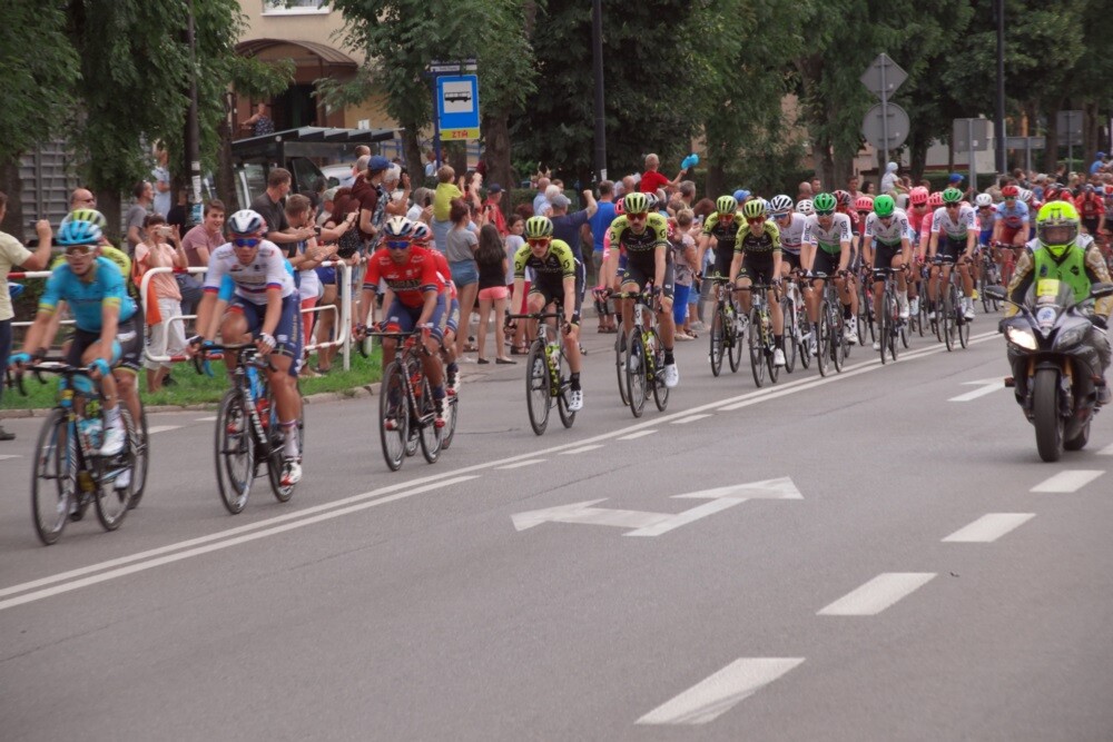 Dzisiaj przez Rudę Śląską przejechał jeden z największych światowych wyścigów kolarskich - Tour de Pologne. Nasze miasto znalazło się na trasie III etapu, wiodącego ze Stadionu Śląskiego do Zabrza. Mieszkańcy tłumnie kibicowali kolarzom. Niestety wyścig zakończył się tragicznie.