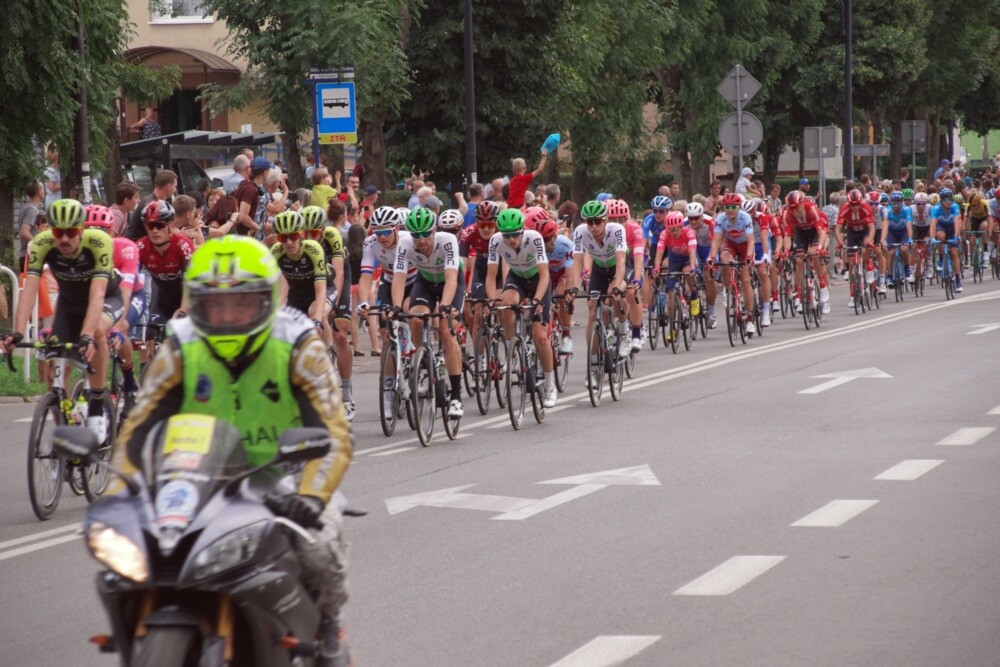 Dzisiaj przez Rudę Śląską przejechał jeden z największych światowych wyścigów kolarskich - Tour de Pologne. Nasze miasto znalazło się na trasie III etapu, wiodącego ze Stadionu Śląskiego do Zabrza. Mieszkańcy tłumnie kibicowali kolarzom. Niestety wyścig zakończył się tragicznie.
