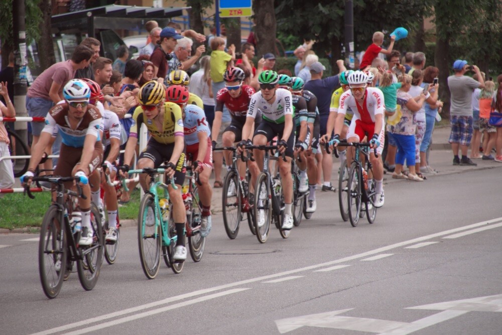 Dzisiaj przez Rudę Śląską przejechał jeden z największych światowych wyścigów kolarskich - Tour de Pologne. Nasze miasto znalazło się na trasie III etapu, wiodącego ze Stadionu Śląskiego do Zabrza. Mieszkańcy tłumnie kibicowali kolarzom. Niestety wyścig zakończył się tragicznie.