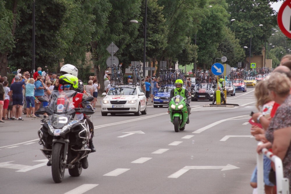Dzisiaj przez Rudę Śląską przejechał jeden z największych światowych wyścigów kolarskich - Tour de Pologne. Nasze miasto znalazło się na trasie III etapu, wiodącego ze Stadionu Śląskiego do Zabrza. Mieszkańcy tłumnie kibicowali kolarzom. Niestety wyścig zakończył się tragicznie.