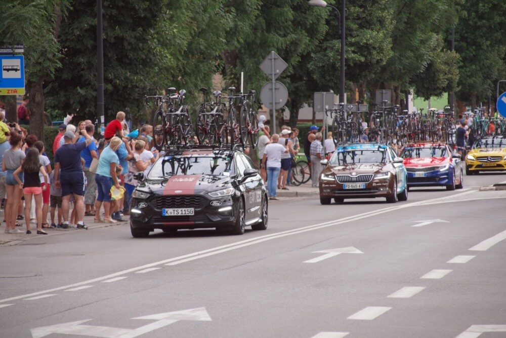Dzisiaj przez Rudę Śląską przejechał jeden z największych światowych wyścigów kolarskich - Tour de Pologne. Nasze miasto znalazło się na trasie III etapu, wiodącego ze Stadionu Śląskiego do Zabrza. Mieszkańcy tłumnie kibicowali kolarzom. Niestety wyścig zakończył się tragicznie.