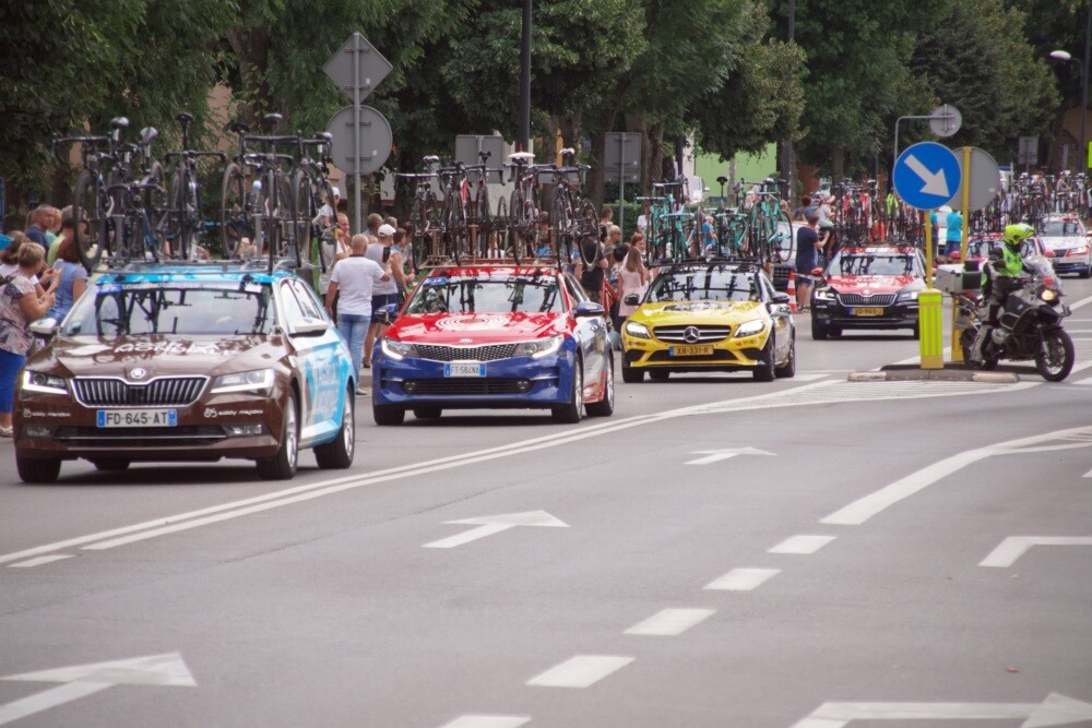 Dzisiaj przez Rudę Śląską przejechał jeden z największych światowych wyścigów kolarskich - Tour de Pologne. Nasze miasto znalazło się na trasie III etapu, wiodącego ze Stadionu Śląskiego do Zabrza. Mieszkańcy tłumnie kibicowali kolarzom. Niestety wyścig zakończył się tragicznie.