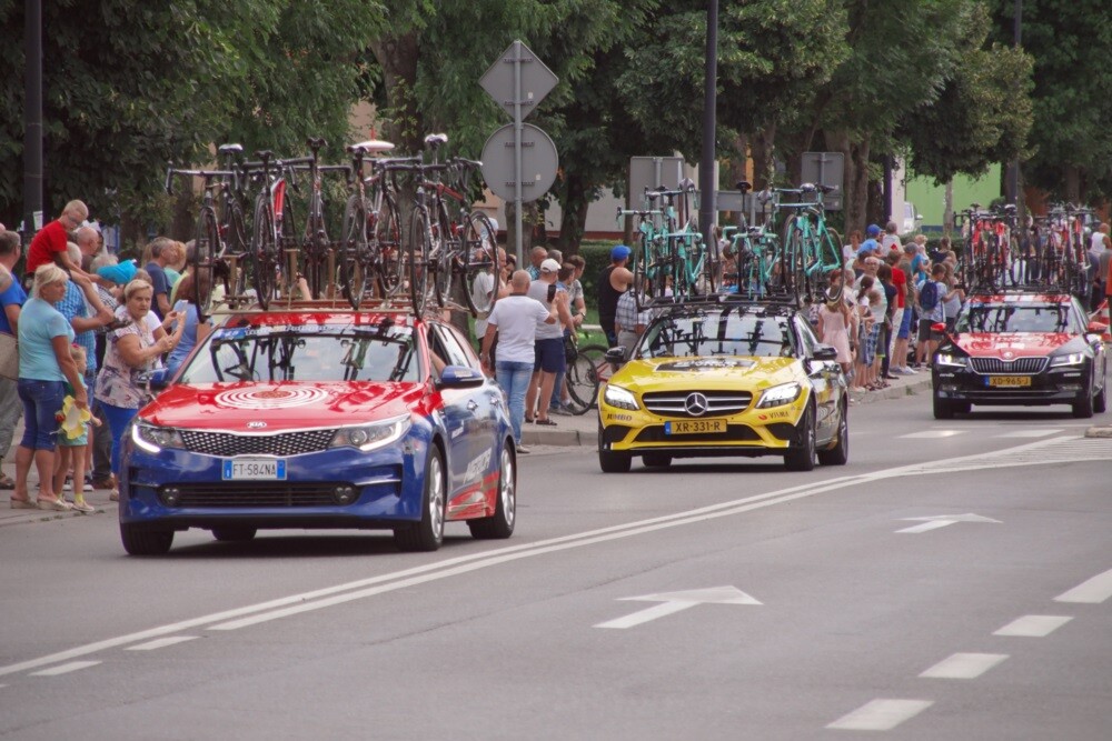 Dzisiaj przez Rudę Śląską przejechał jeden z największych światowych wyścigów kolarskich - Tour de Pologne. Nasze miasto znalazło się na trasie III etapu, wiodącego ze Stadionu Śląskiego do Zabrza. Mieszkańcy tłumnie kibicowali kolarzom. Niestety wyścig zakończył się tragicznie.