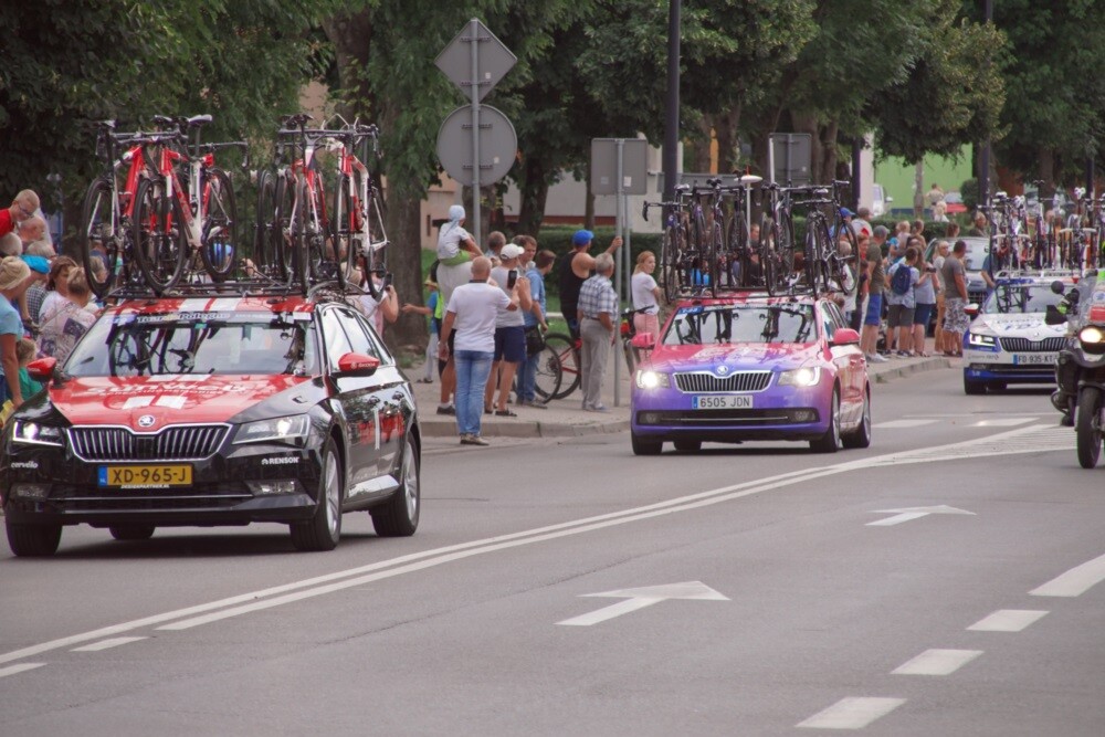 Dzisiaj przez Rudę Śląską przejechał jeden z największych światowych wyścigów kolarskich - Tour de Pologne. Nasze miasto znalazło się na trasie III etapu, wiodącego ze Stadionu Śląskiego do Zabrza. Mieszkańcy tłumnie kibicowali kolarzom. Niestety wyścig zakończył się tragicznie.