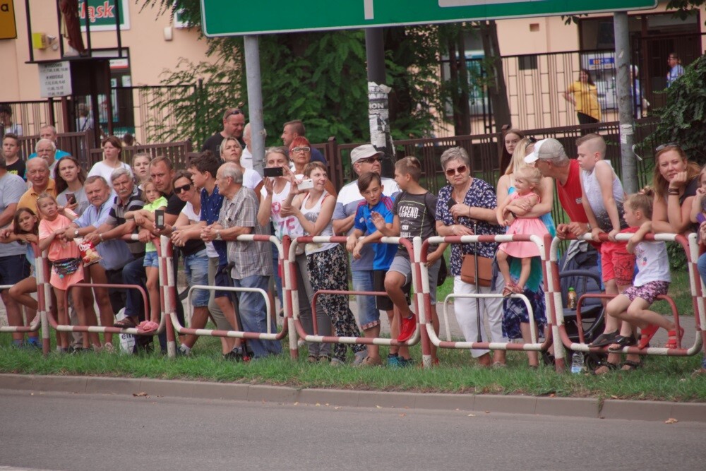 Dzisiaj przez Rudę Śląską przejechał jeden z największych światowych wyścigów kolarskich - Tour de Pologne. Nasze miasto znalazło się na trasie III etapu, wiodącego ze Stadionu Śląskiego do Zabrza. Mieszkańcy tłumnie kibicowali kolarzom. Niestety wyścig zakończył się tragicznie.