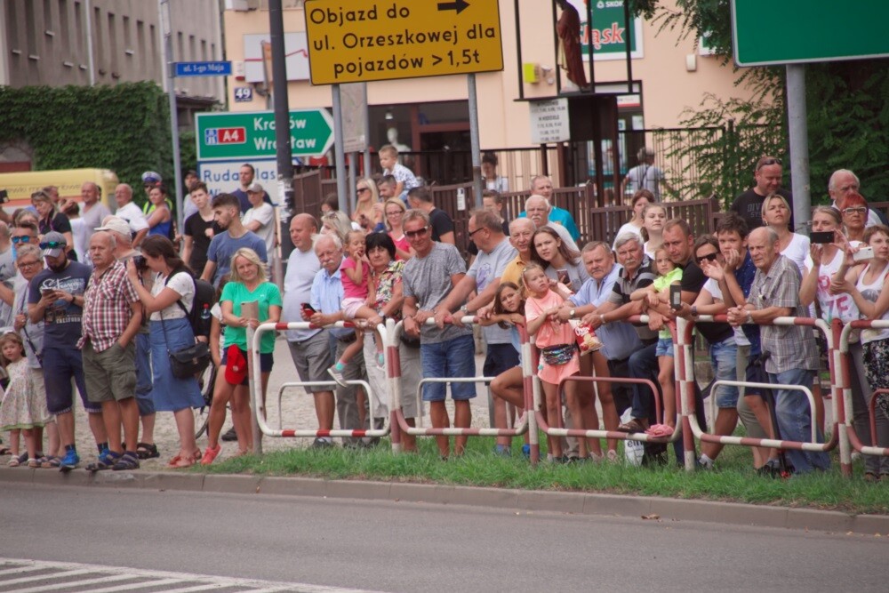 Dzisiaj przez Rudę Śląską przejechał jeden z największych światowych wyścigów kolarskich - Tour de Pologne. Nasze miasto znalazło się na trasie III etapu, wiodącego ze Stadionu Śląskiego do Zabrza. Mieszkańcy tłumnie kibicowali kolarzom. Niestety wyścig zakończył się tragicznie.