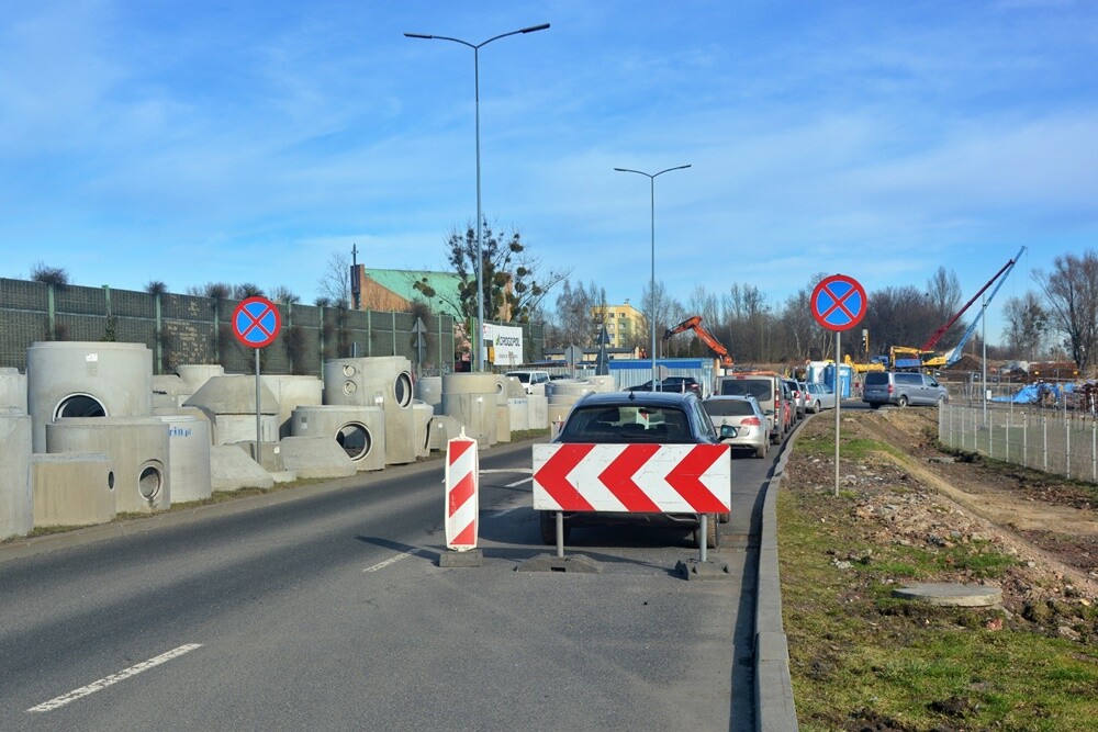 Dzięki sprzyjającym warunkom pogodowym prace przy budowie pierwszego odcinka trasy N-S na północ od DTŚ / fot. Jacek Knapik.