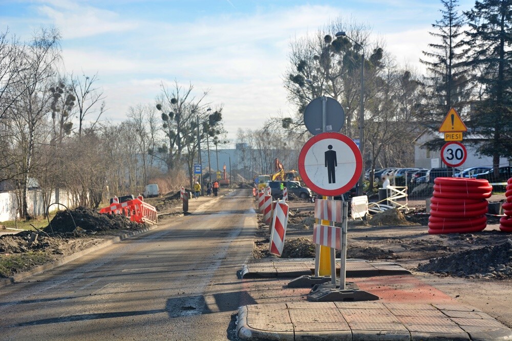 Dzięki sprzyjającym warunkom pogodowym prace przy budowie pierwszego odcinka trasy N-S na północ od DTŚ. / fot. Jacek Knapik