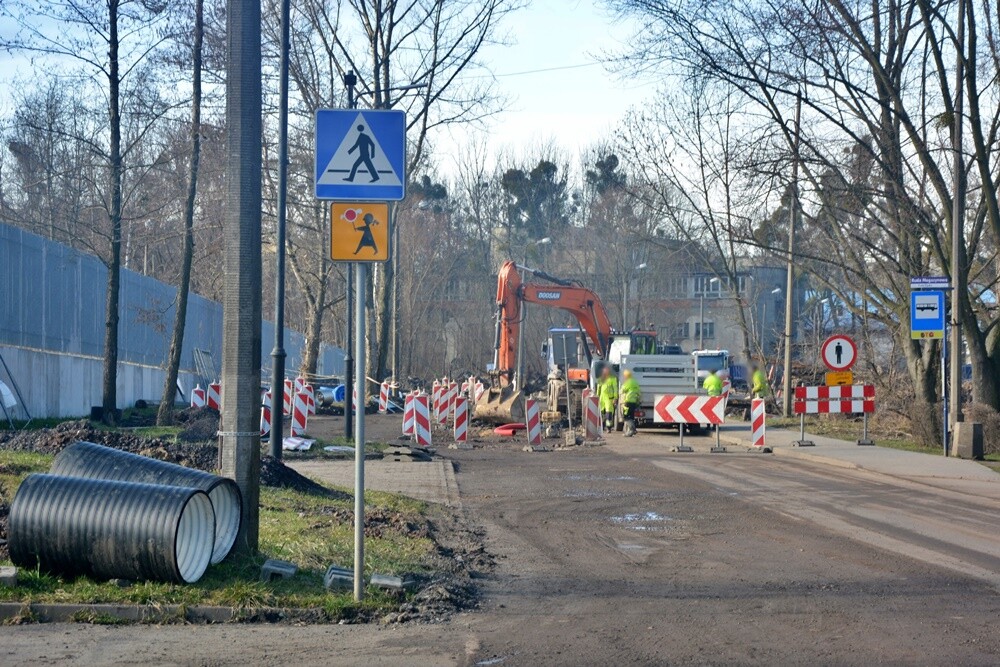 Dzięki sprzyjającym warunkom pogodowym prace przy budowie pierwszego odcinka trasy N-S na północ od DTŚ. / fot. Jacek Knapik