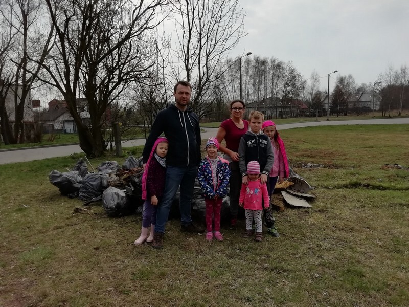 Rudzkie TrashChallenge miało dwie odsłony. Pierwsza z nich została zrealizowana w okolicach Mrówczej Górki, a druga w pobliżu Średniowiecznego Kochłowickiego Gródka.