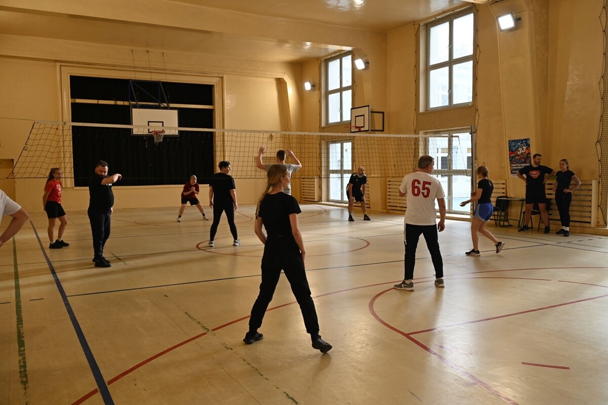 Finałowi WOŚP towarzyszyć będzie wiele pobocznych imprez. Jedną z nich będzie mecz siatkówki pomiędzy sztabami z Rudy Śląskiej oraz Świętochłowic. / fot. FB Michał Pierończyk