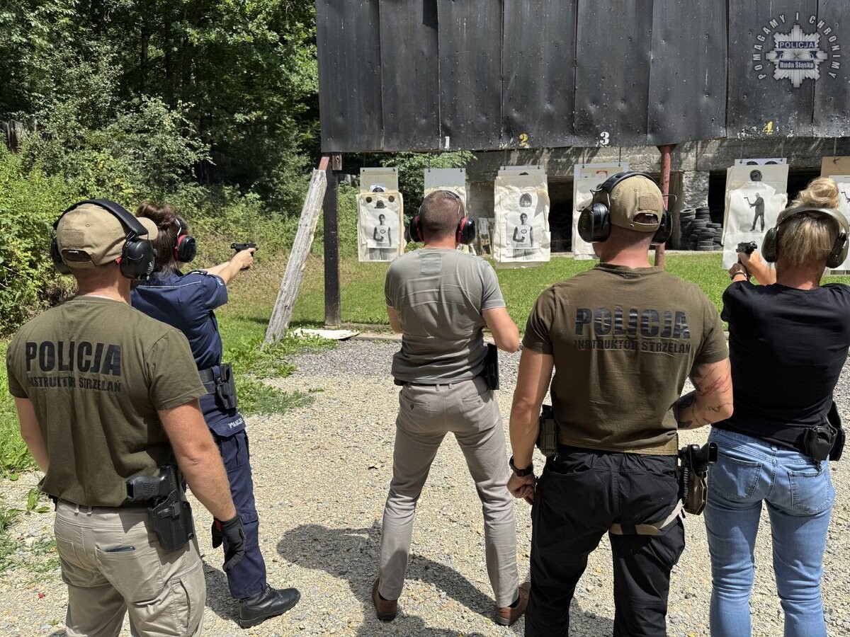 Kolejne treningi strzeleckie rudzkich policjantów. / FOT. KMP Ruda Śląska