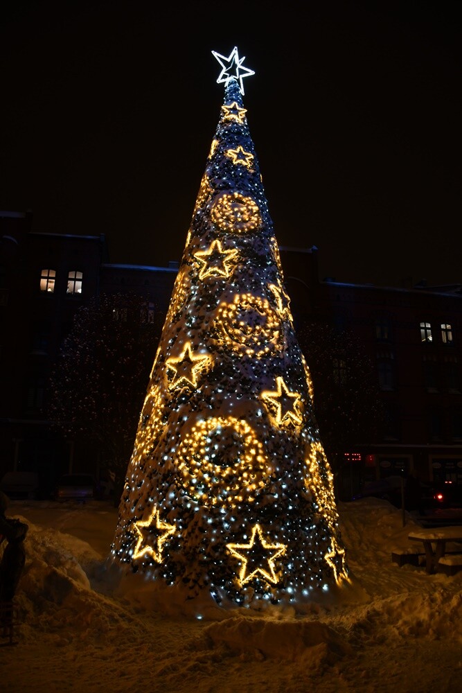 Spotkanie ze świętym Mikołajem, występ młodych artystów z Amatorskiego Teatru Pierro pod kierunkiem Anny Morajko-Fornal oraz koncert Sebastiana Riedla i Zespołu Cree - tak wyglądała sobotnia część Rudzkiego Kiermaszu Świątecznego.

fot. Jacek Knapik