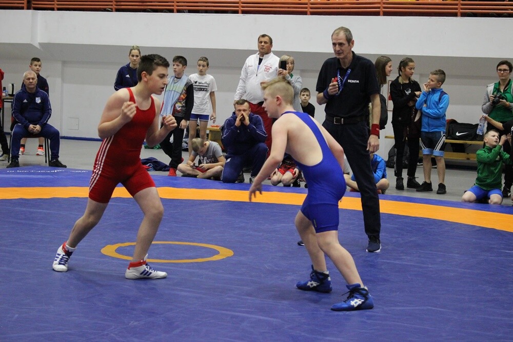 Ponad 100 młodych zapaśników z Rudy Śląskiej, Polski i zagranicy sprawdziło swoje siły w stylu klasycznym. W sobotę (30 listopada) w hali sportowej przy ul. Hallera zorganizowany został Międzynarodowy Turniej Zapaśniczy im. Ryszarda Dworoka. W ten sposób sportowcy upamiętnili wielokrotnego reprezentanta i mistrza Polski w zapasach oraz trenera. Impreza odbyła się już po raz 29.