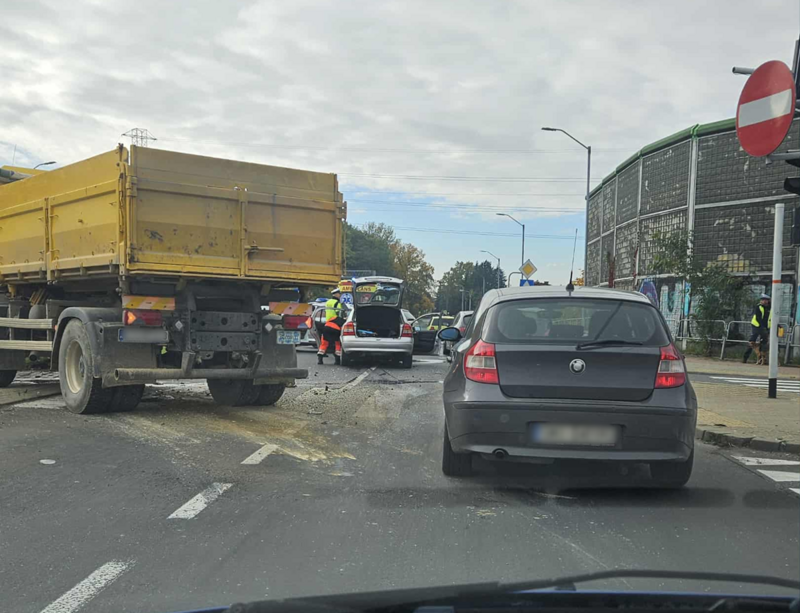 Ucieczka przed Policją kończy się kolizją na ul. 1 Maja