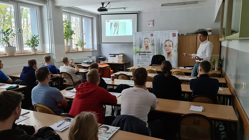 Uczniowie Zespołu Szkół nr 6 wzięli udział w szkoleniu z okazji 60-lecia placówki