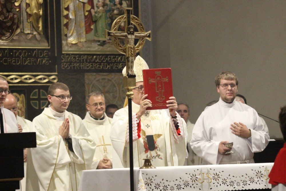 W parafii św. Michała Archanioła w sobotę odbyła się uroczysta msza św. z okazji 100-lecia poświęcenia kościoła.
