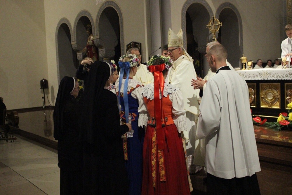 W parafii św. Michała Archanioła w sobotę odbyła się uroczysta msza św. z okazji 100-lecia poświęcenia kościoła.