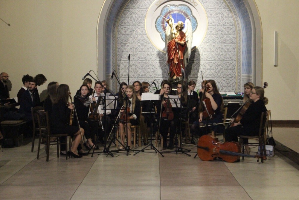 W parafii św. Michała Archanioła w sobotę odbyła się uroczysta msza św. z okazji 100-lecia poświęcenia kościoła.