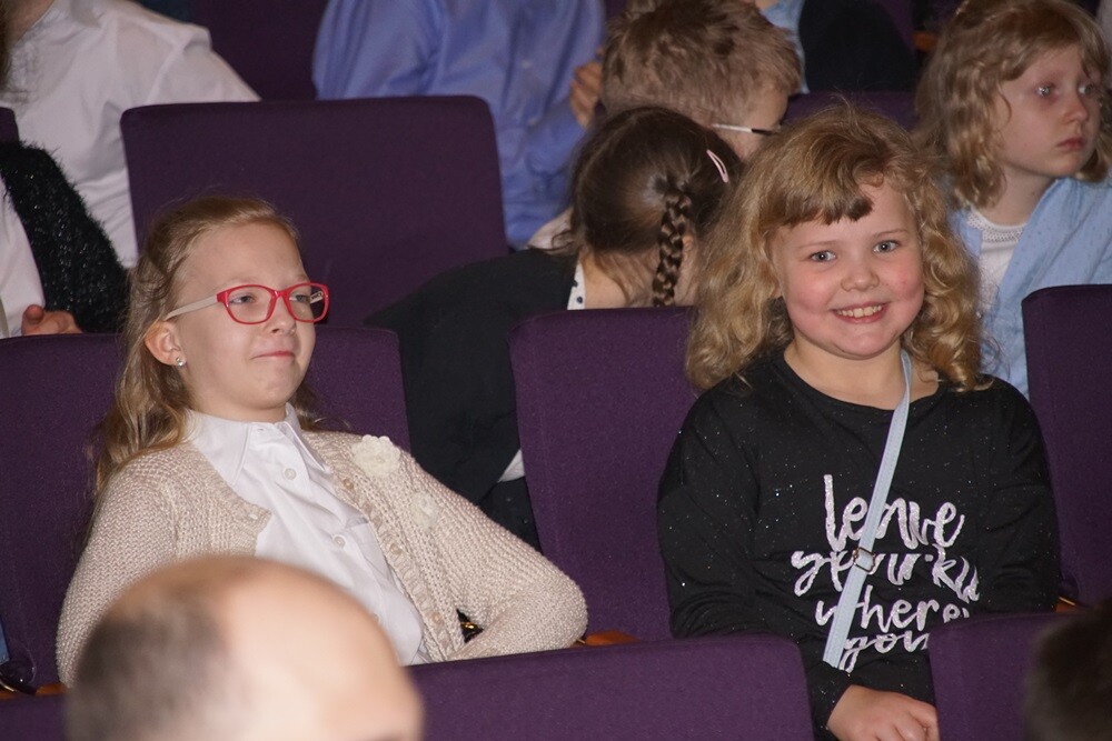 Dzisiaj w Domu Kultury Bielszowice odbyła się uroczystość dwudziestolecia integracji, która podsumowała dokonania uczniów, nauczycieli i rodziców Szkoły Podstawowej nr 13 im. Alfreda Szklarskiego. W programie wydarzenia nie zabrakło występów artystycznych. Przedstawiony został także dorobek 20 lat wspólnej pracy pedagogów i rodziców na rzecz niepełnosprawnych uczniów.