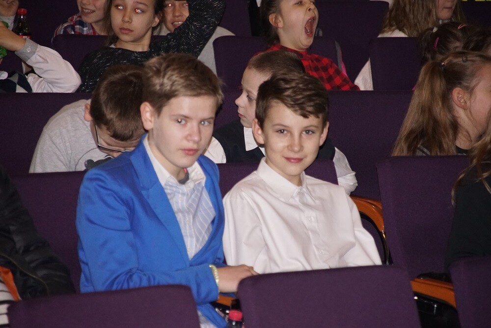 Dzisiaj w Domu Kultury Bielszowice odbyła się uroczystość dwudziestolecia integracji, która podsumowała dokonania uczniów, nauczycieli i rodziców Szkoły Podstawowej nr 13 im. Alfreda Szklarskiego. W programie wydarzenia nie zabrakło występów artystycznych. Przedstawiony został także dorobek 20 lat wspólnej pracy pedagogów i rodziców na rzecz niepełnosprawnych uczniów.