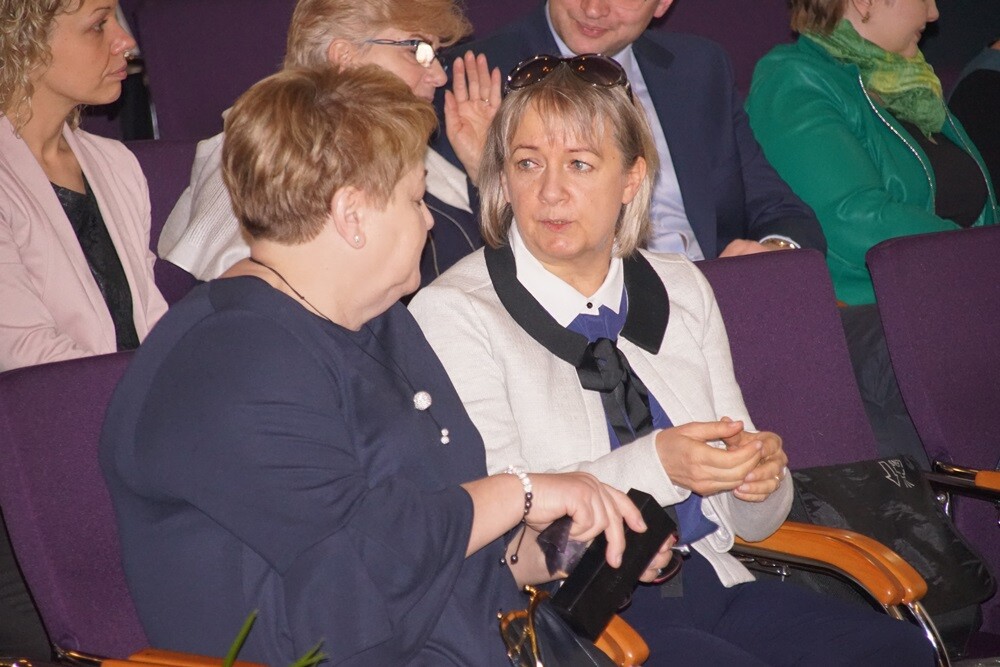 Dzisiaj w Domu Kultury Bielszowice odbyła się uroczystość dwudziestolecia integracji, która podsumowała dokonania uczniów, nauczycieli i rodziców Szkoły Podstawowej nr 13 im. Alfreda Szklarskiego. W programie wydarzenia nie zabrakło występów artystycznych. Przedstawiony został także dorobek 20 lat wspólnej pracy pedagogów i rodziców na rzecz niepełnosprawnych uczniów.