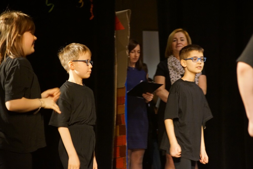 Dzisiaj w Domu Kultury Bielszowice odbyła się uroczystość dwudziestolecia integracji, która podsumowała dokonania uczniów, nauczycieli i rodziców Szkoły Podstawowej nr 13 im. Alfreda Szklarskiego. W programie wydarzenia nie zabrakło występów artystycznych. Przedstawiony został także dorobek 20 lat wspólnej pracy pedagogów i rodziców na rzecz niepełnosprawnych uczniów.