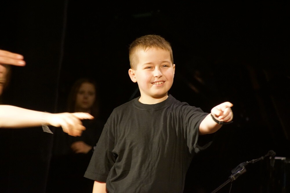 Dzisiaj w Domu Kultury Bielszowice odbyła się uroczystość dwudziestolecia integracji, która podsumowała dokonania uczniów, nauczycieli i rodziców Szkoły Podstawowej nr 13 im. Alfreda Szklarskiego. W programie wydarzenia nie zabrakło występów artystycznych. Przedstawiony został także dorobek 20 lat wspólnej pracy pedagogów i rodziców na rzecz niepełnosprawnych uczniów.