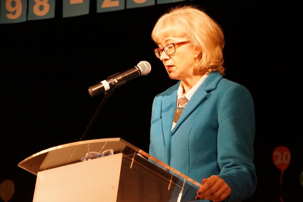 Dzisiaj w Domu Kultury Bielszowice odbyła się uroczystość dwudziestolecia integracji, która podsumowała dokonania uczniów, nauczycieli i rodziców Szkoły Podstawowej nr 13 im. Alfreda Szklarskiego. W programie wydarzenia nie zabrakło występów artystycznych. Przedstawiony został także dorobek 20 lat wspólnej pracy pedagogów i rodziców na rzecz niepełnosprawnych uczniów.