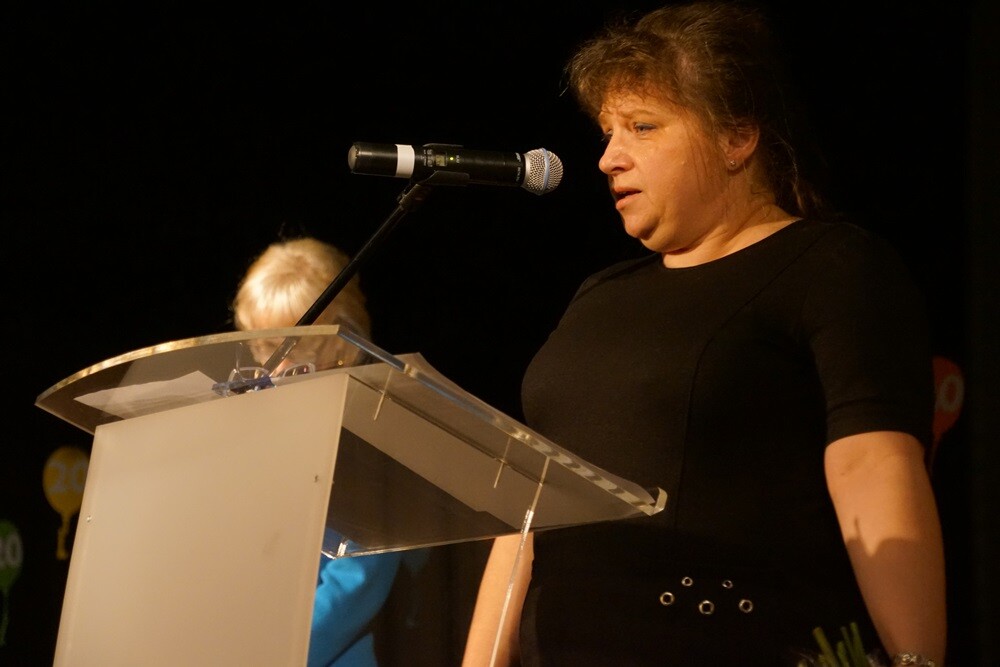 Dzisiaj w Domu Kultury Bielszowice odbyła się uroczystość dwudziestolecia integracji, która podsumowała dokonania uczniów, nauczycieli i rodziców Szkoły Podstawowej nr 13 im. Alfreda Szklarskiego. W programie wydarzenia nie zabrakło występów artystycznych. Przedstawiony został także dorobek 20 lat wspólnej pracy pedagogów i rodziców na rzecz niepełnosprawnych uczniów.